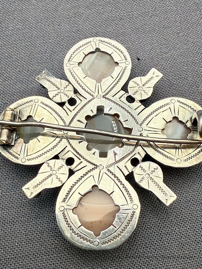 Brooch - Image 4