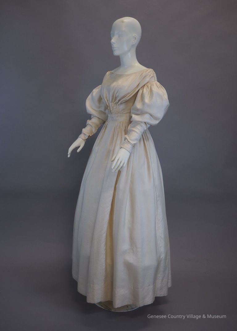 Wedding Dress and Pelerine - Image 7