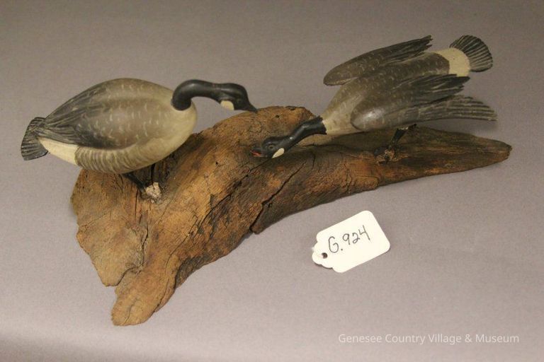 Miniature Canada geese carving - Image 2