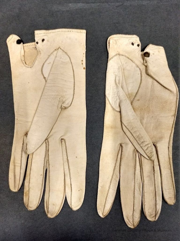Glove - Image 2