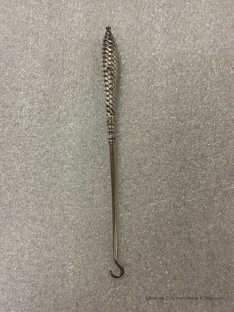 Buttonhook