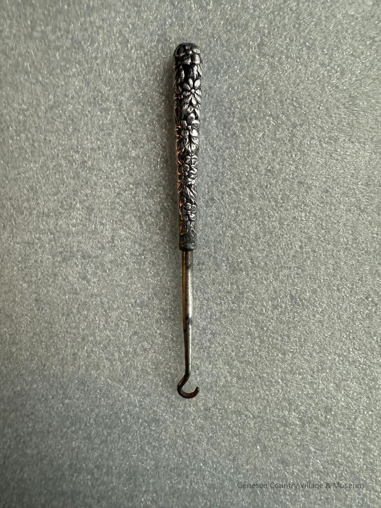 Buttonhook