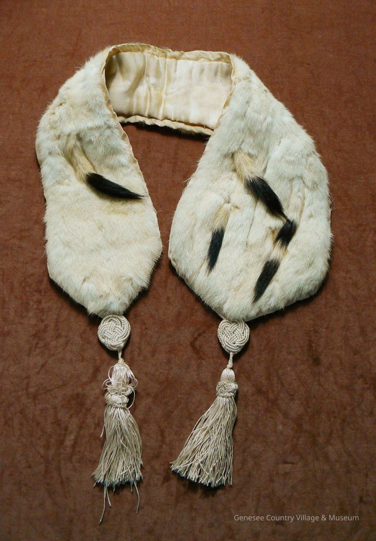 Muff, Neckpiece, Box - Image 2