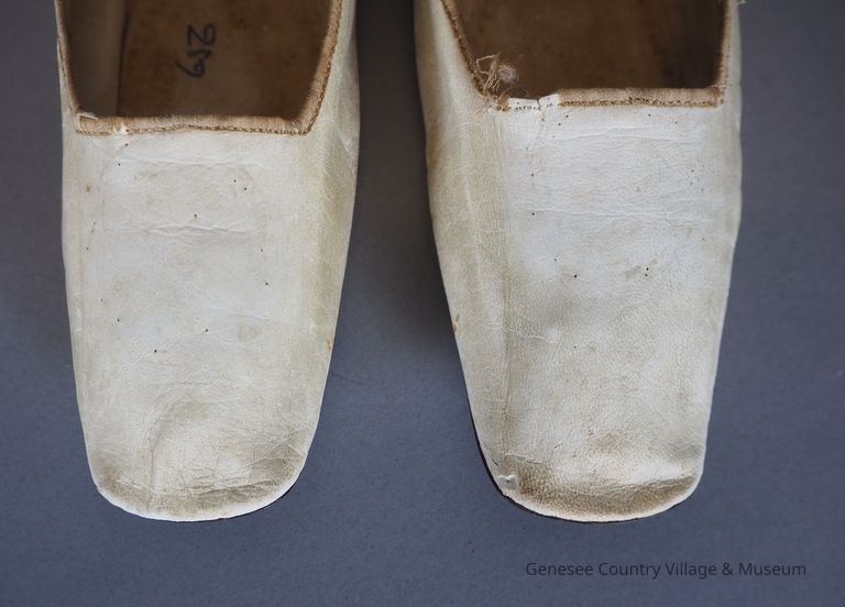Slippers - Image 2