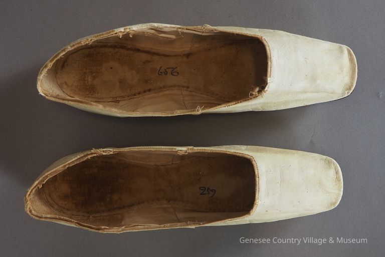 Slippers - Image 3