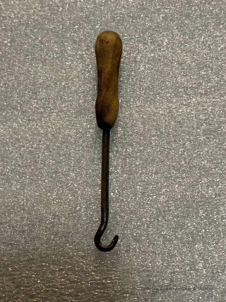 Buttonhook