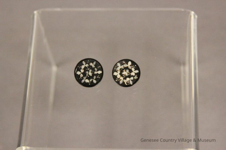 Button - Image 12