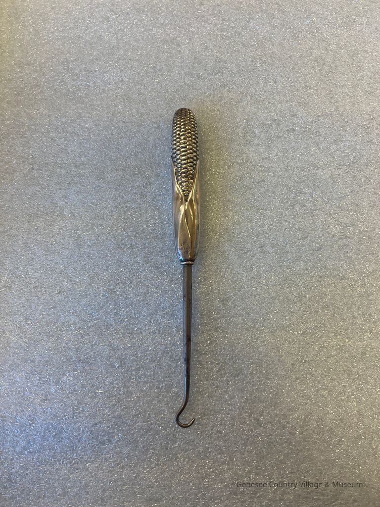 Buttonhook
