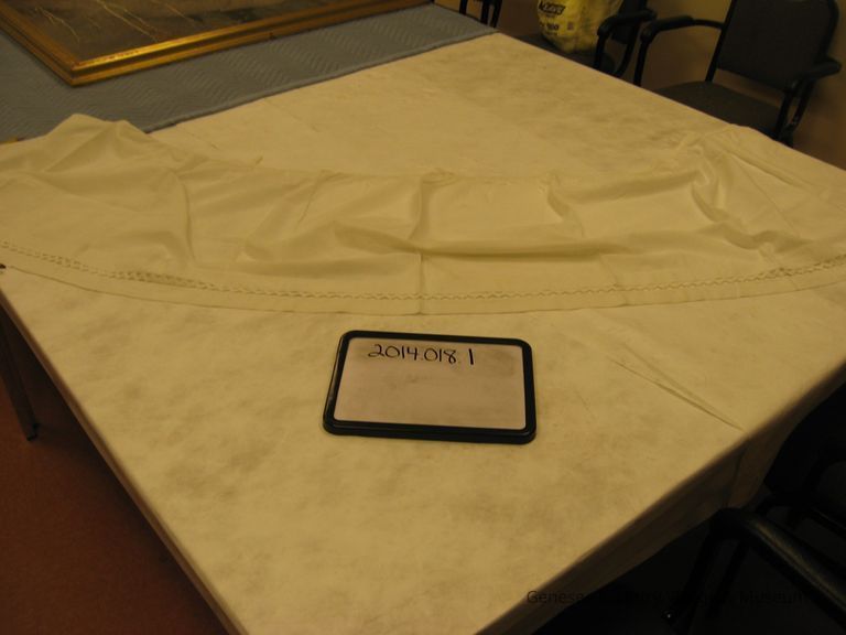 Bedskirt