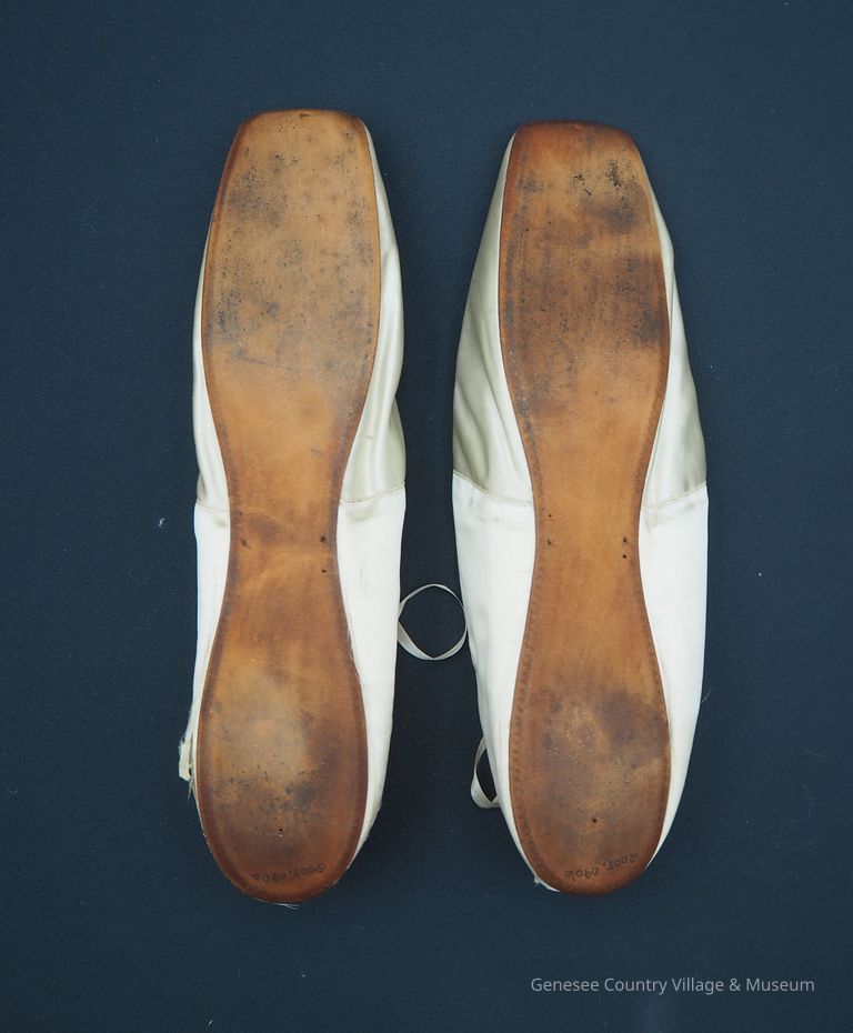 Slippers - Image 11
