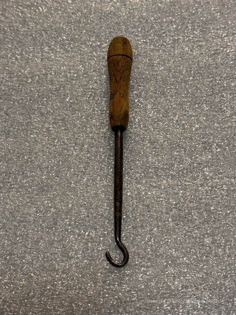 Buttonhook