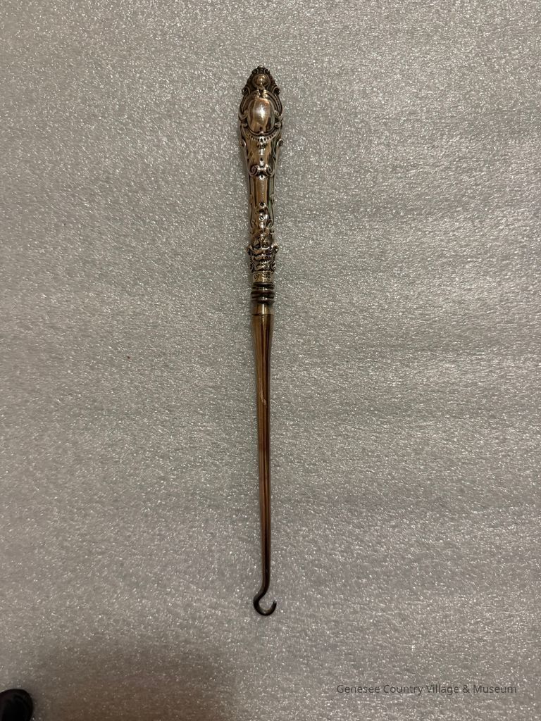 Buttonhook