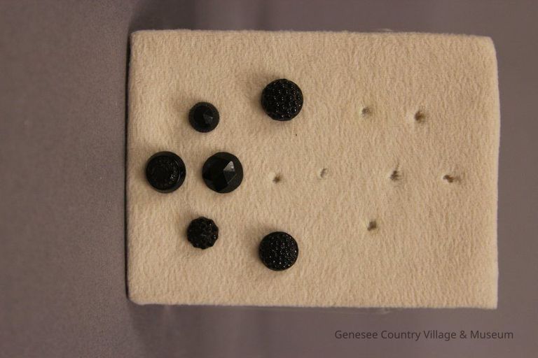 Button - Image 10