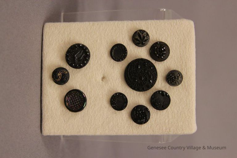 Button - Image 12