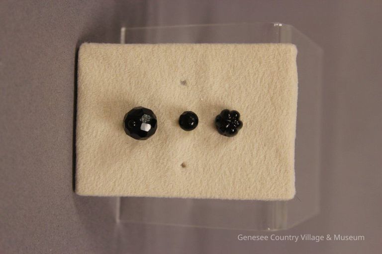Button - Image 13