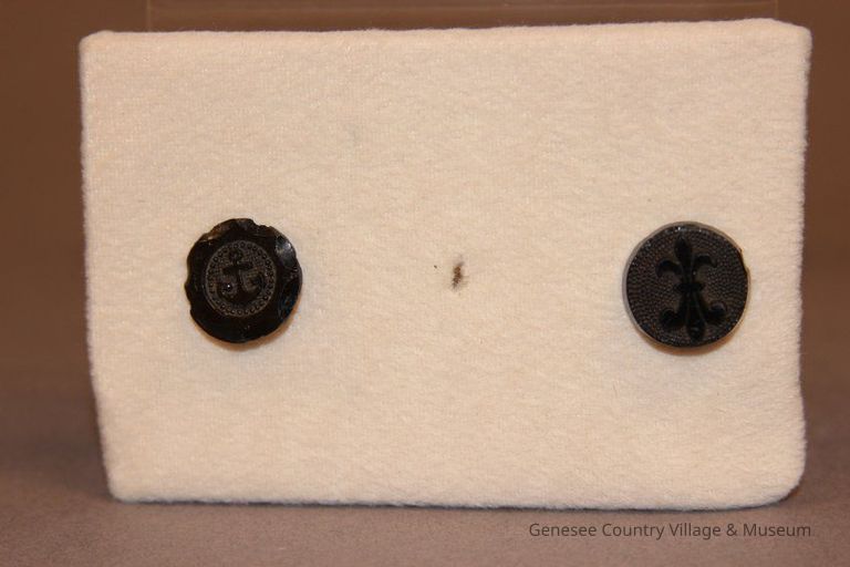 Button - Image 15