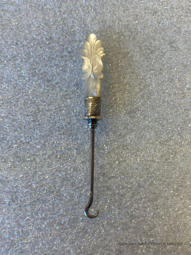 Buttonhook