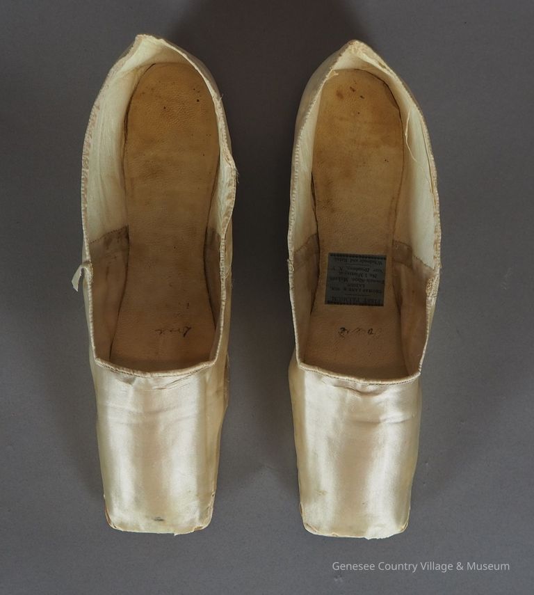 Slippers - Image 2
