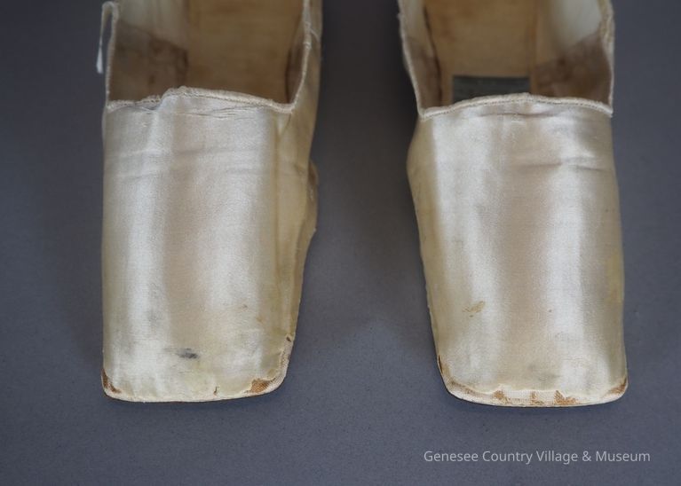 Slippers - Image 3