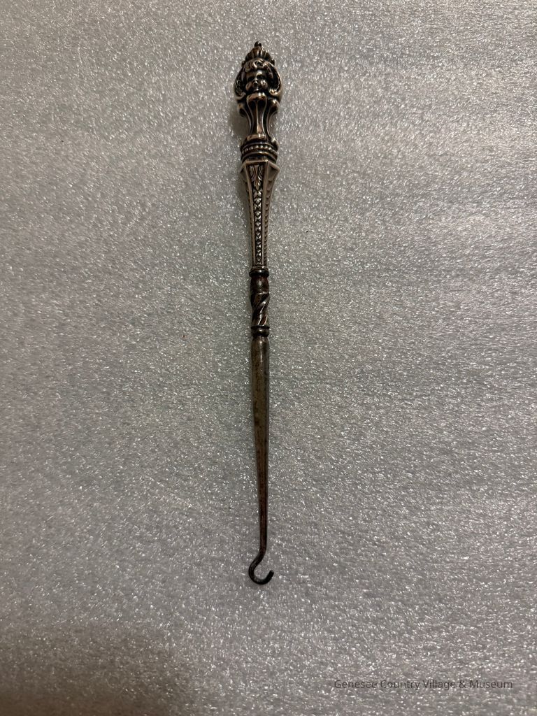 Buttonhook