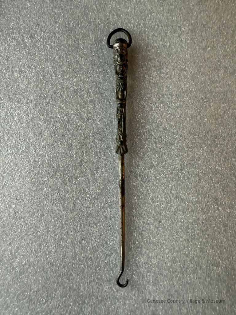 Buttonhook