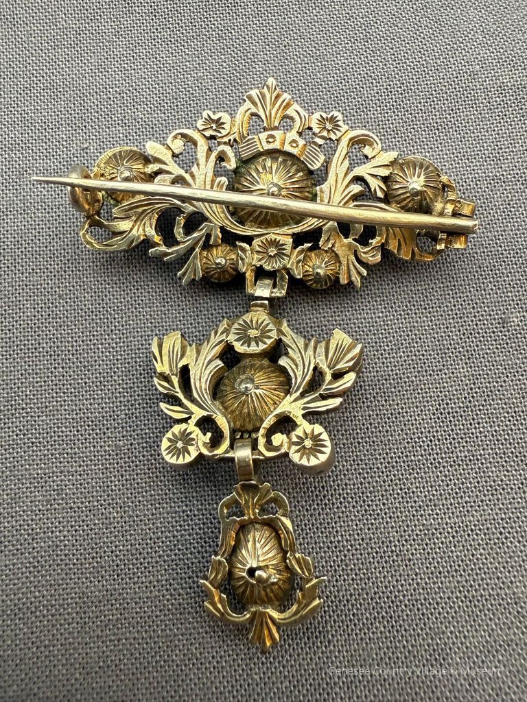 Brooch - Image 5