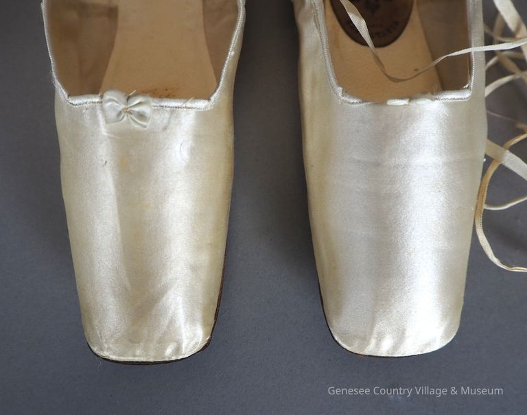 Slippers - Image 2
