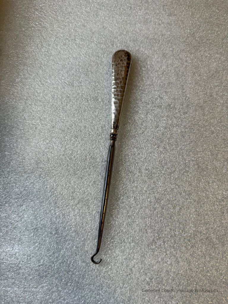 Buttonhook