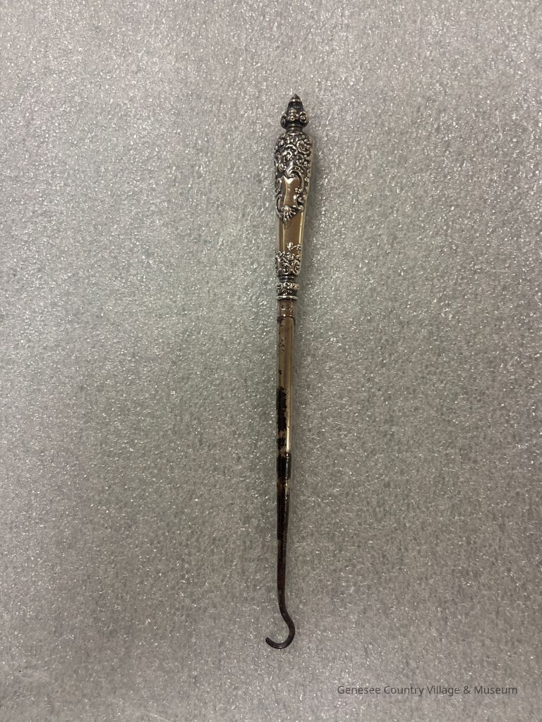 Buttonhook