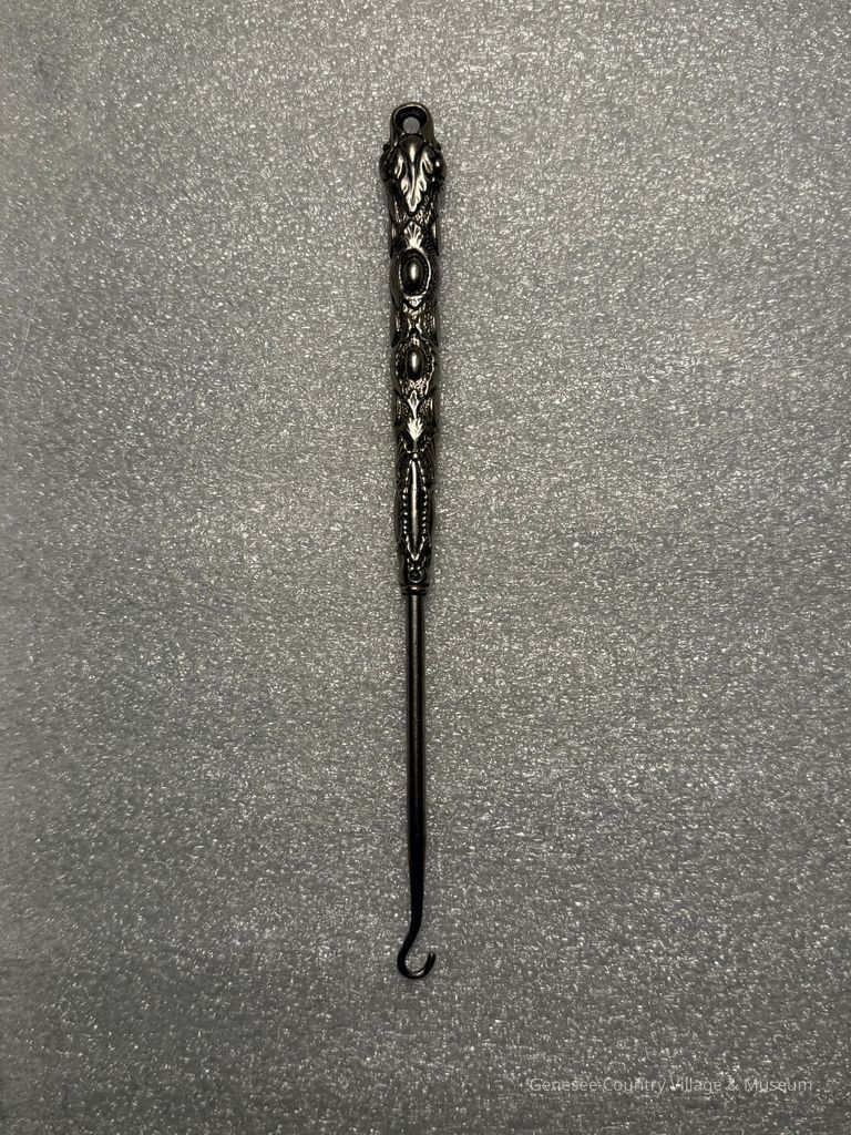 Buttonhook