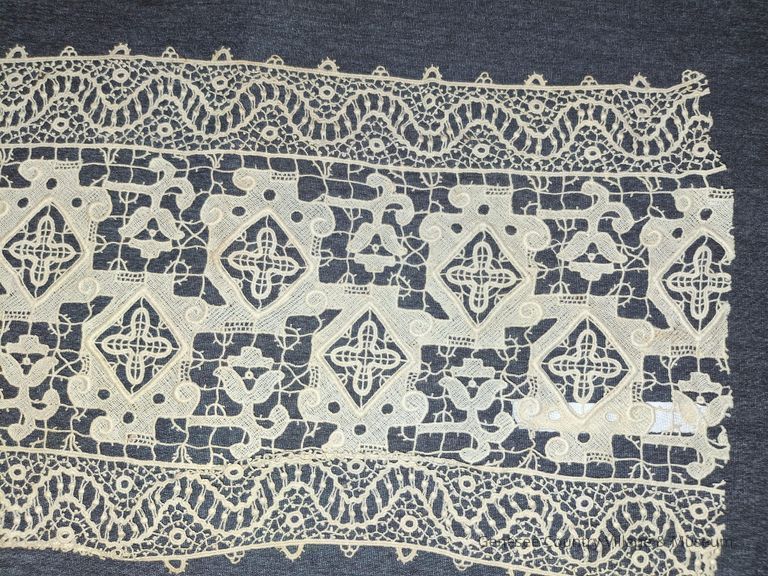 Notion, Lace