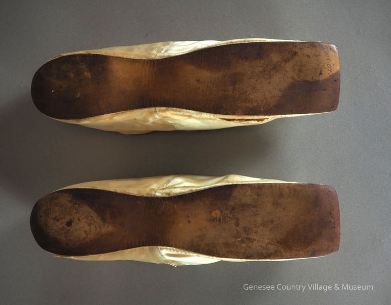 Slippers - Image 10