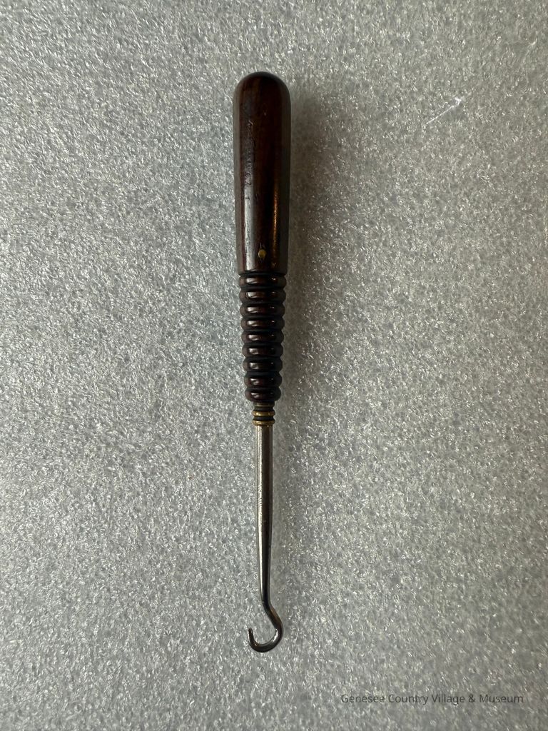 Buttonhook