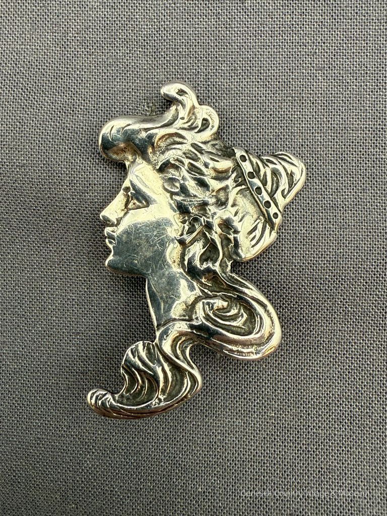 Brooch