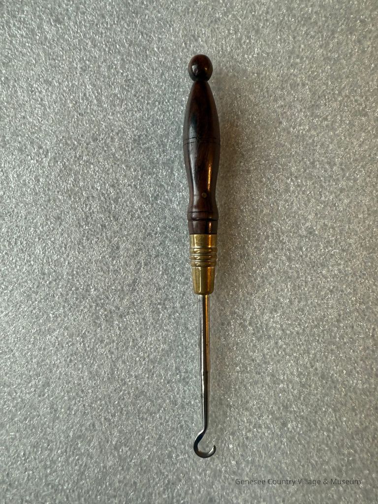 Buttonhook