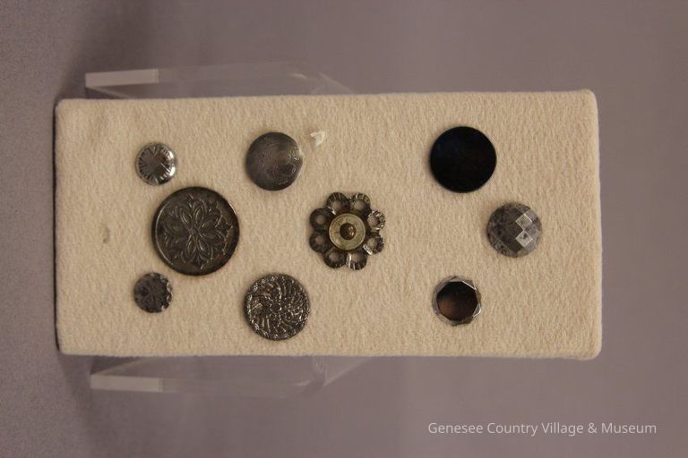 Button - Image 9