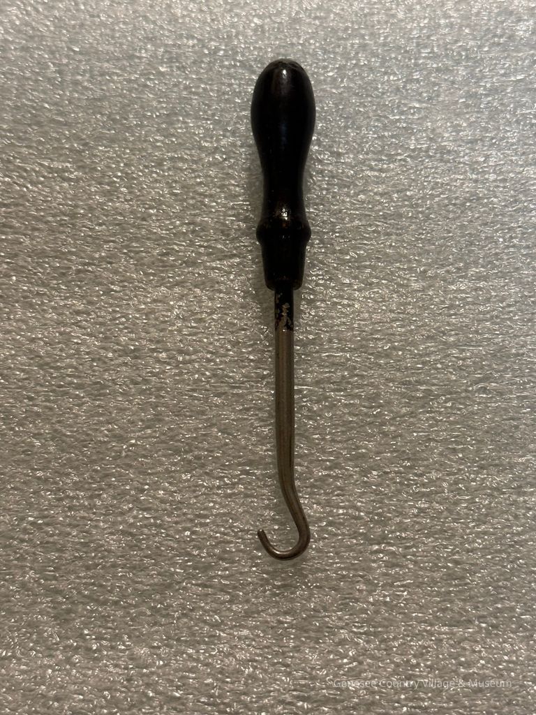Buttonhook