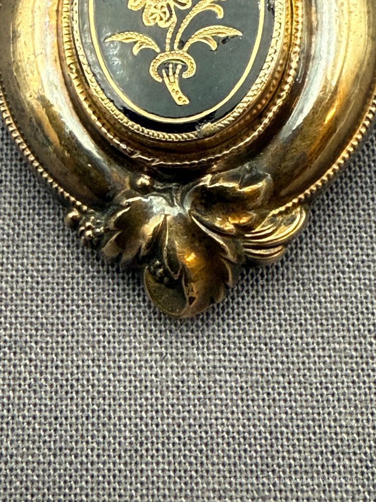 Brooch - Image 2