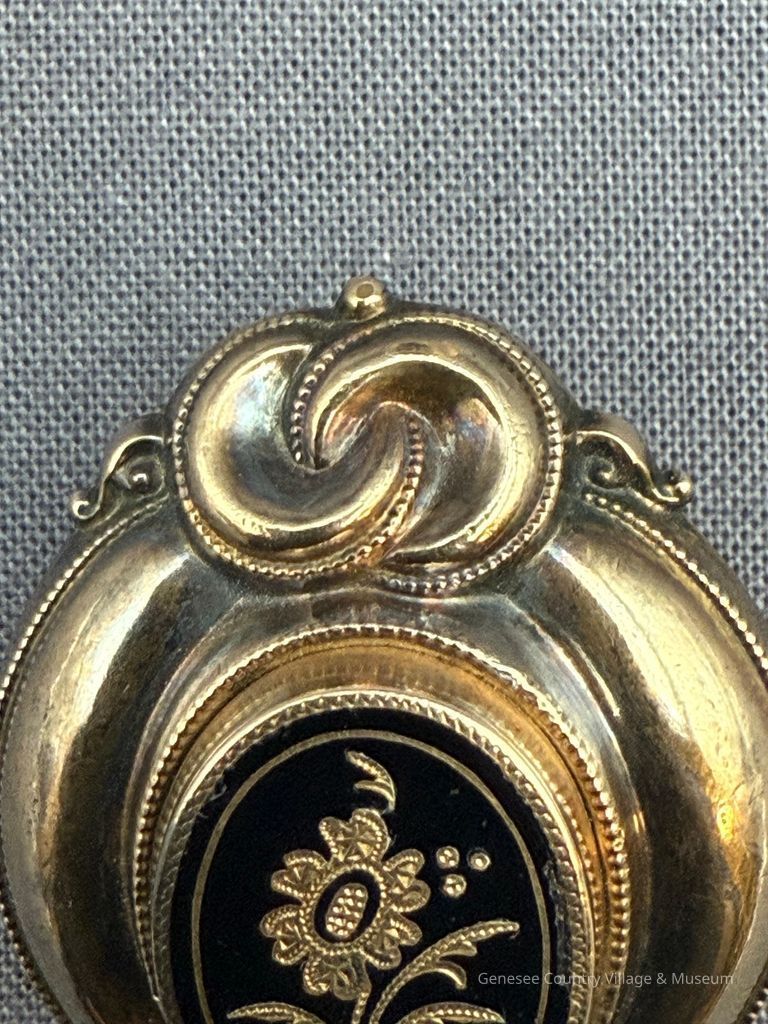 Brooch - Image 3