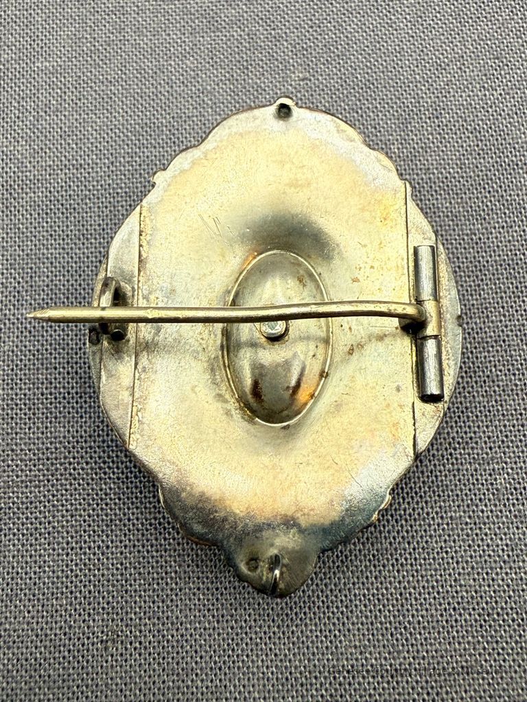 Brooch - Image 5