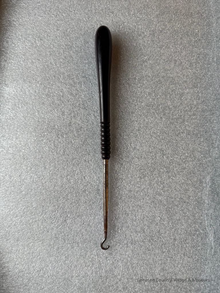 Buttonhook