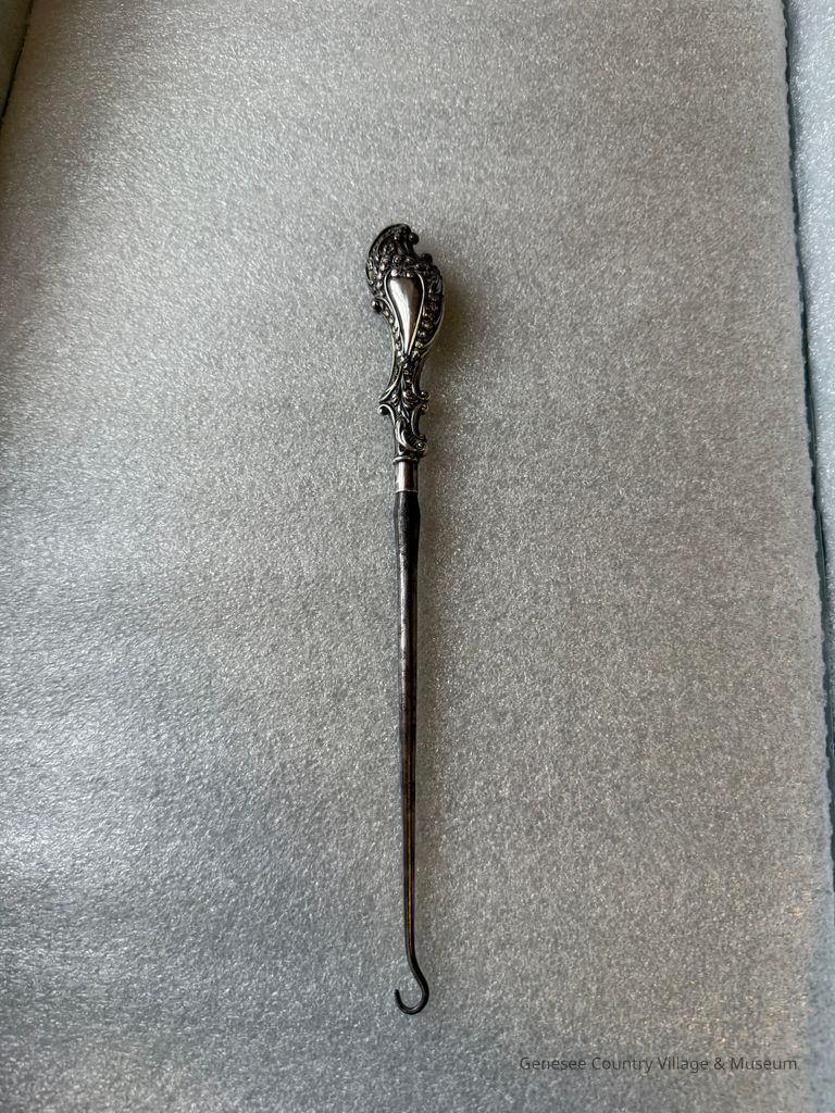 Buttonhook