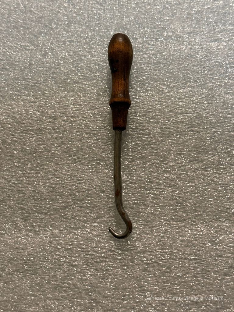 Buttonhook