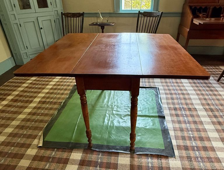 Drop-leaf Table