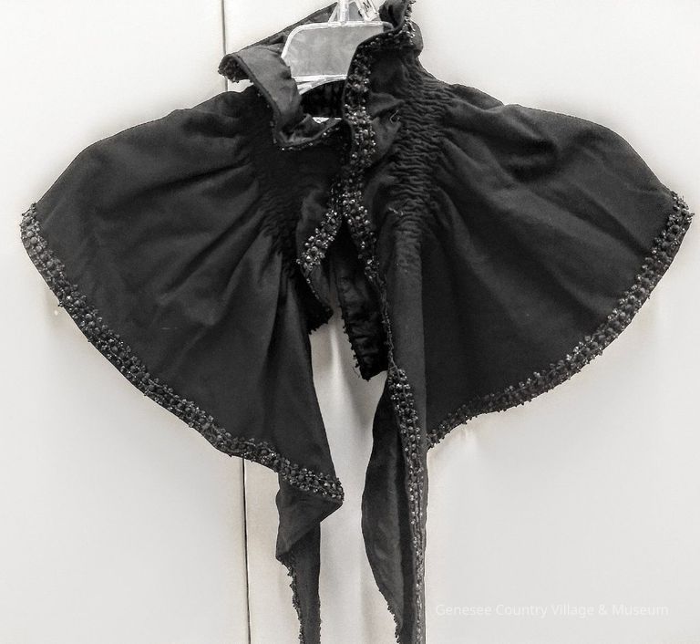 Capelet - Image 2