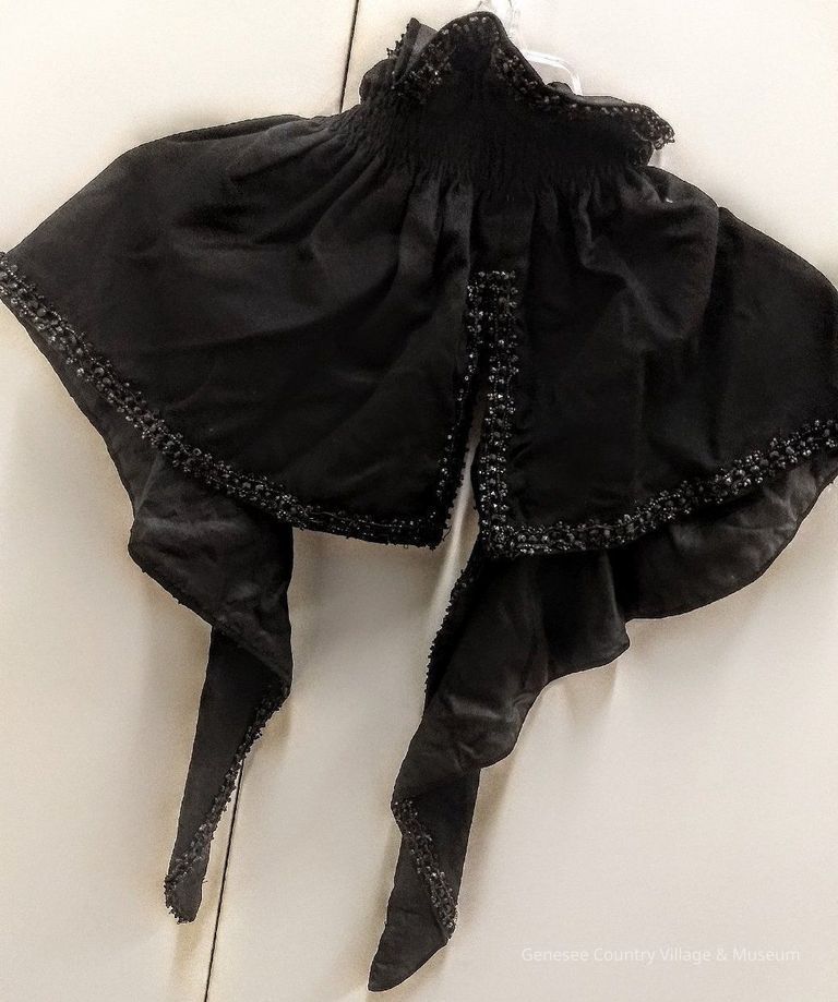 Capelet - Image 4