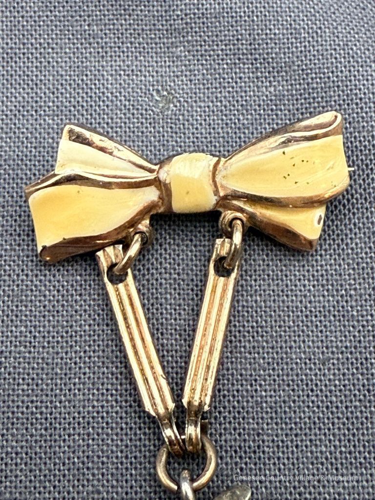 Brooch - Image 3