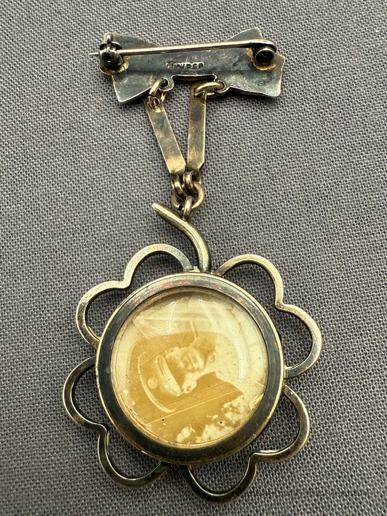 Brooch - Image 5