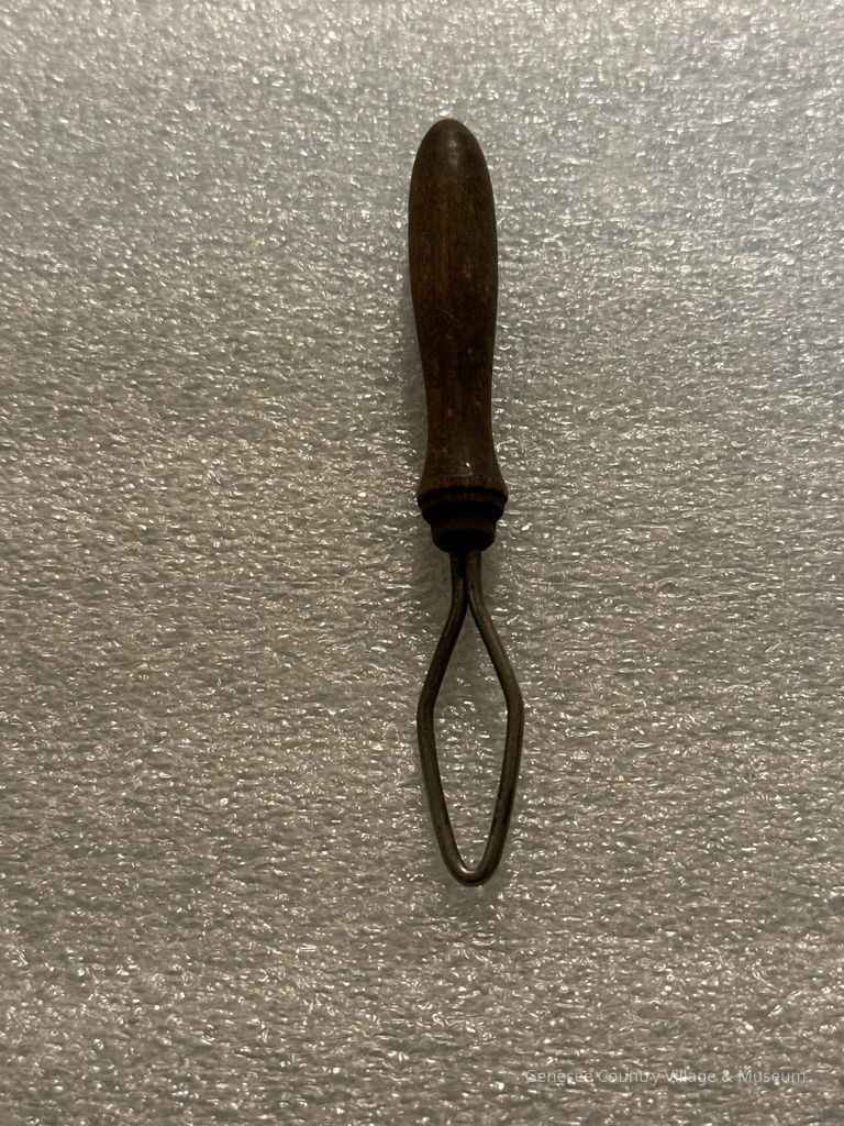 Buttonhook