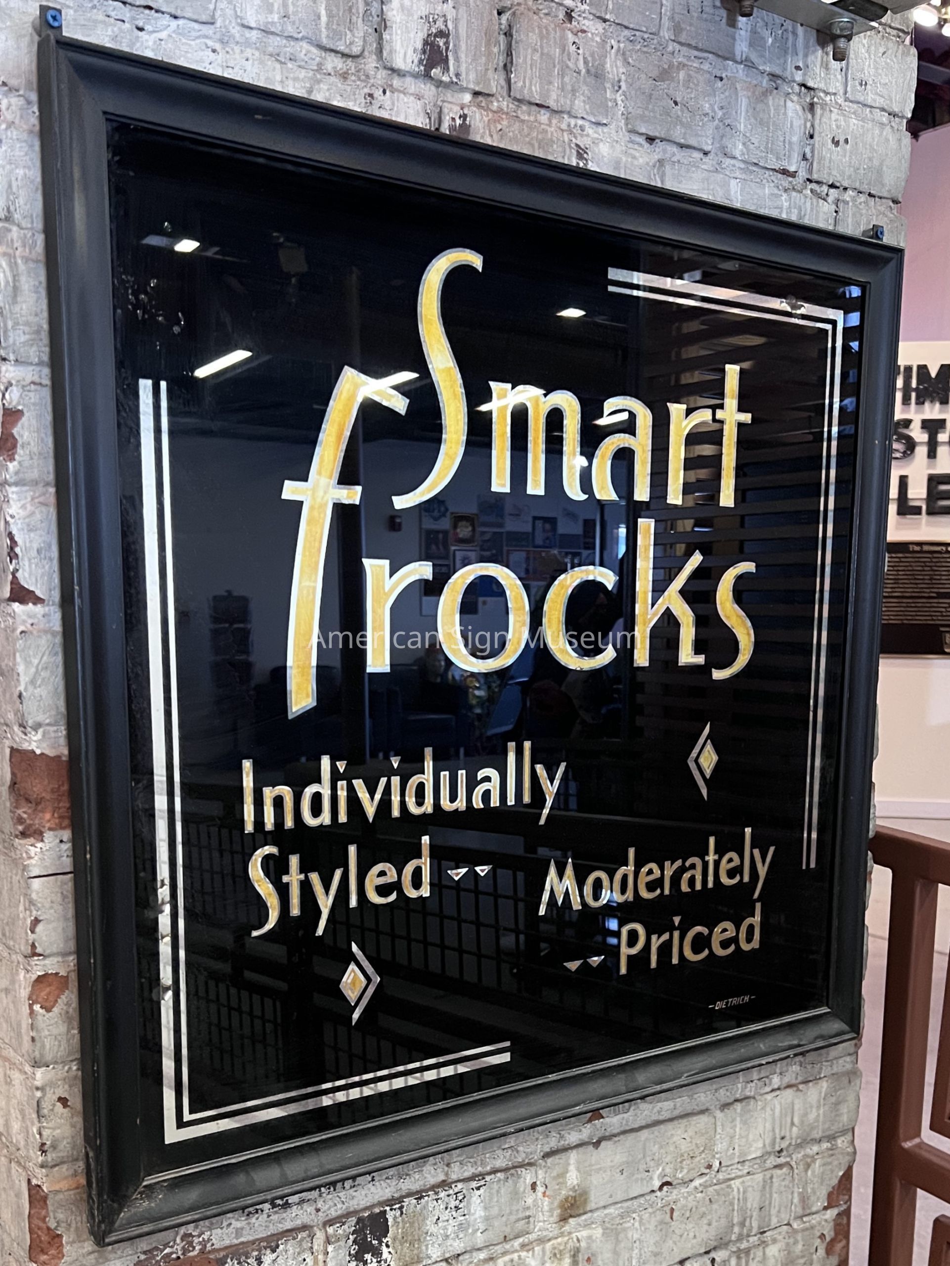 Smart Frocks Glass Sign picture number 1